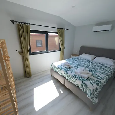 Golden Retreat 페티예